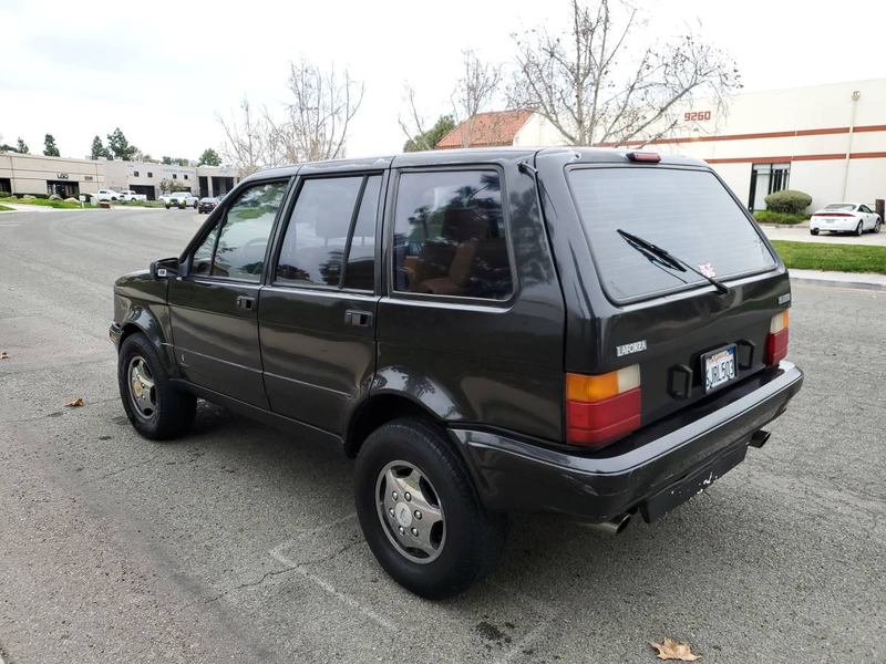 Illustration for article titled At $2,700, Could This 1995 Laforza Be "La Fabulous Deal?"